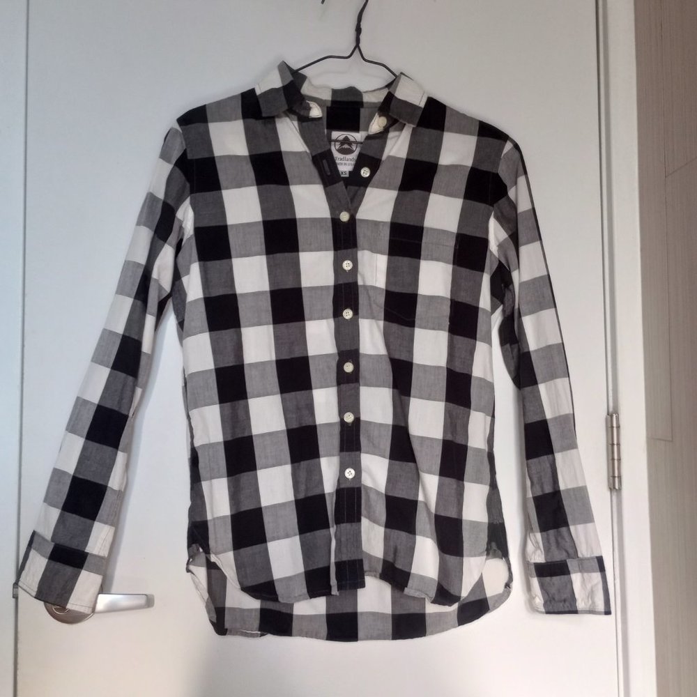 Tradlands Mott plaid button down in black and white